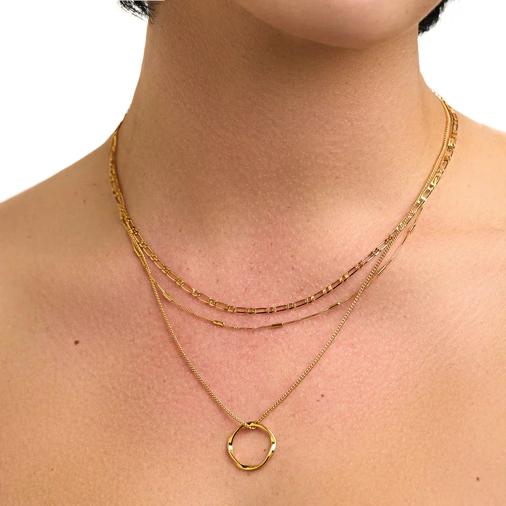 Öppen cirkel tre-radigt halsband | Guld 18k
