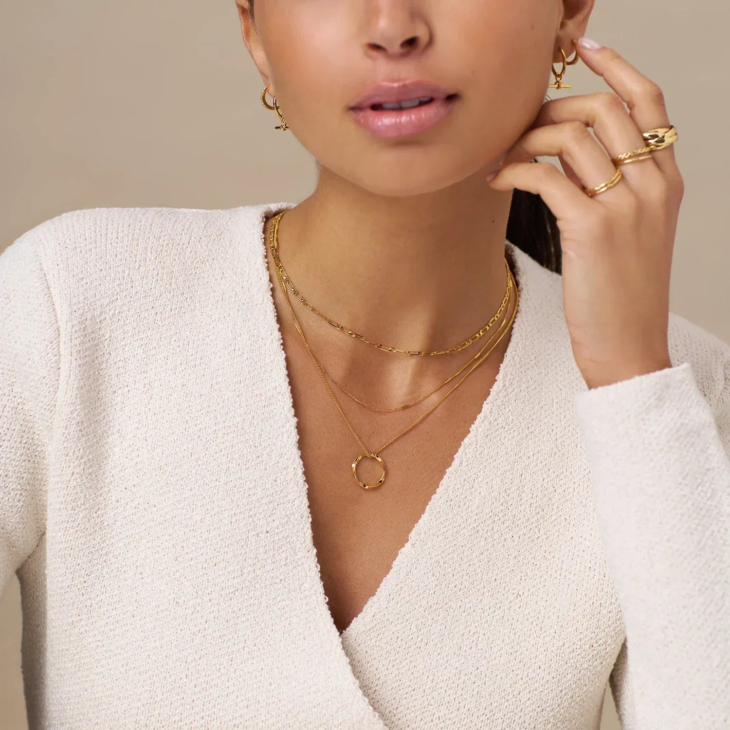 Öppen cirkel tre-radigt halsband | Guld 18k
