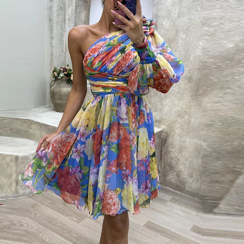 Kolbrun - Sexigt Off-Shoulder Klänning med Blommönster